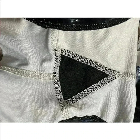 Lululemon Breath of Fire Athletic Skirt Black Milky Way Print Pleated Size 2 - Picture 10 of 11